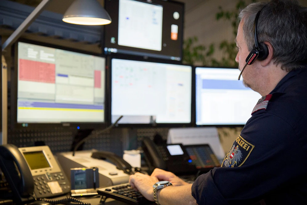 Ein Blick in die Landesleitzentrale der Polizei Steiermark