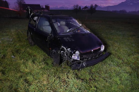 Das Auto wurde komplett geschrottet.