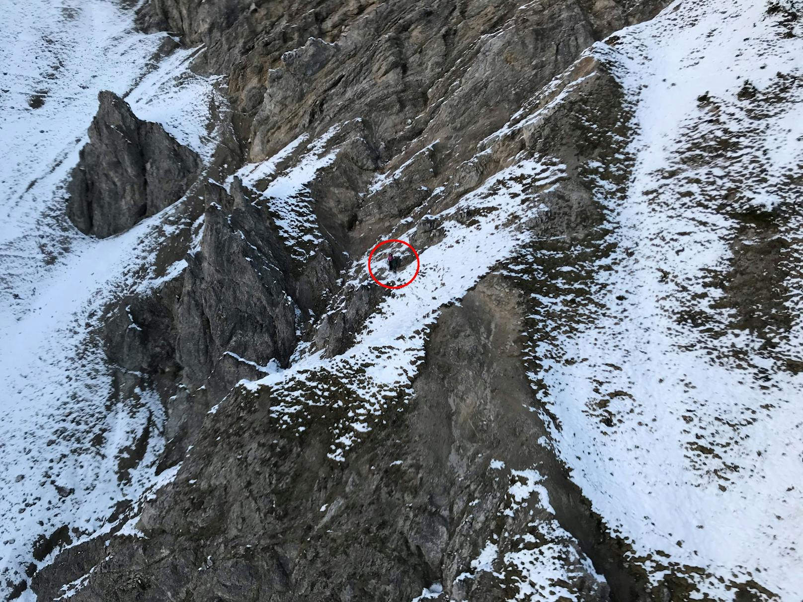 Ein deutsches Ehepaar setzte bei einer Wandertour in Tirol den Notruf ab, weil es den Weg im Tiefschnee nicht mehr fand.