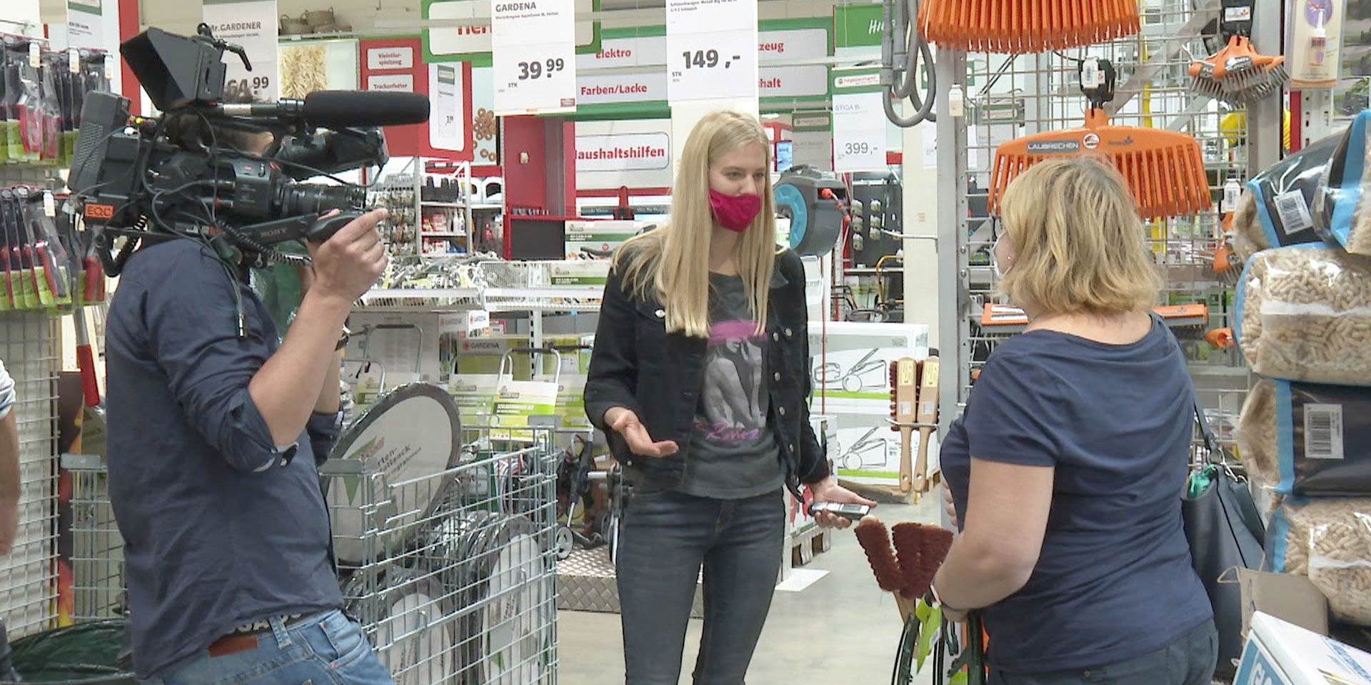 Larissa ist nicht nur Kopf des Redaktionsteams, sondern steht auch selbst vor der Kamera.