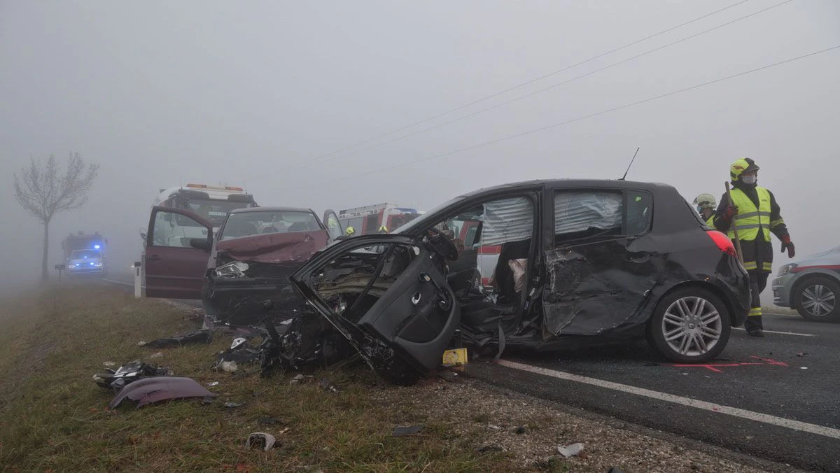 Unfall im Bezirk Baden forderte ein Todesopfer und zwei Schwerverletzte.