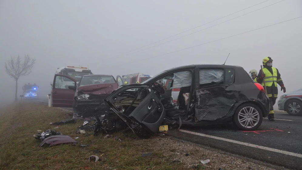 Unfall im Bezirk Baden forderte ein Todesopfer und zwei Schwerverletzte.