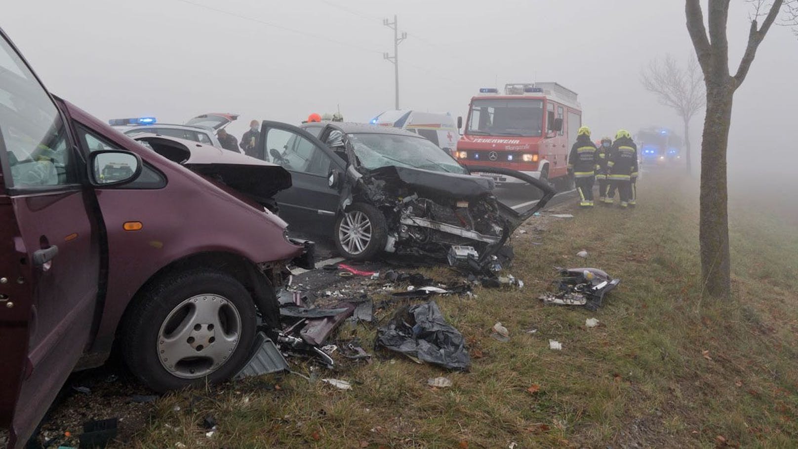 Unfall im Bezirk Baden forderte ein Todesopfer und zwei Schwerverletzte.