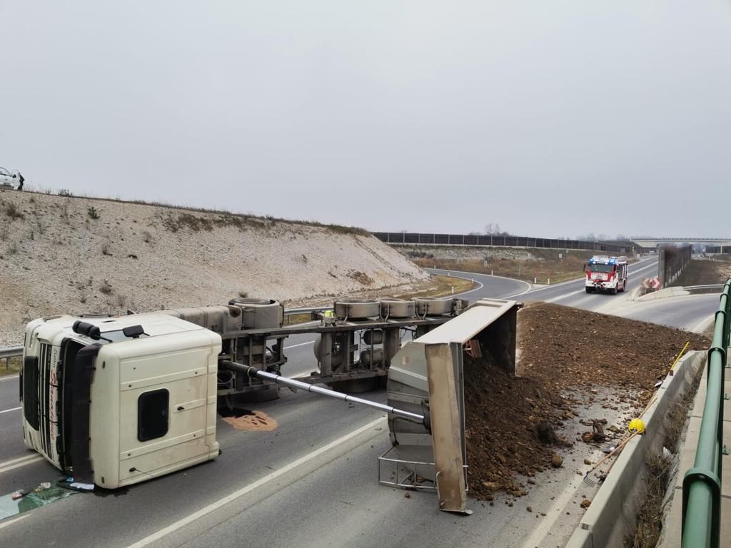 Bilder vom Unfall auf der B17-Umfahrung.