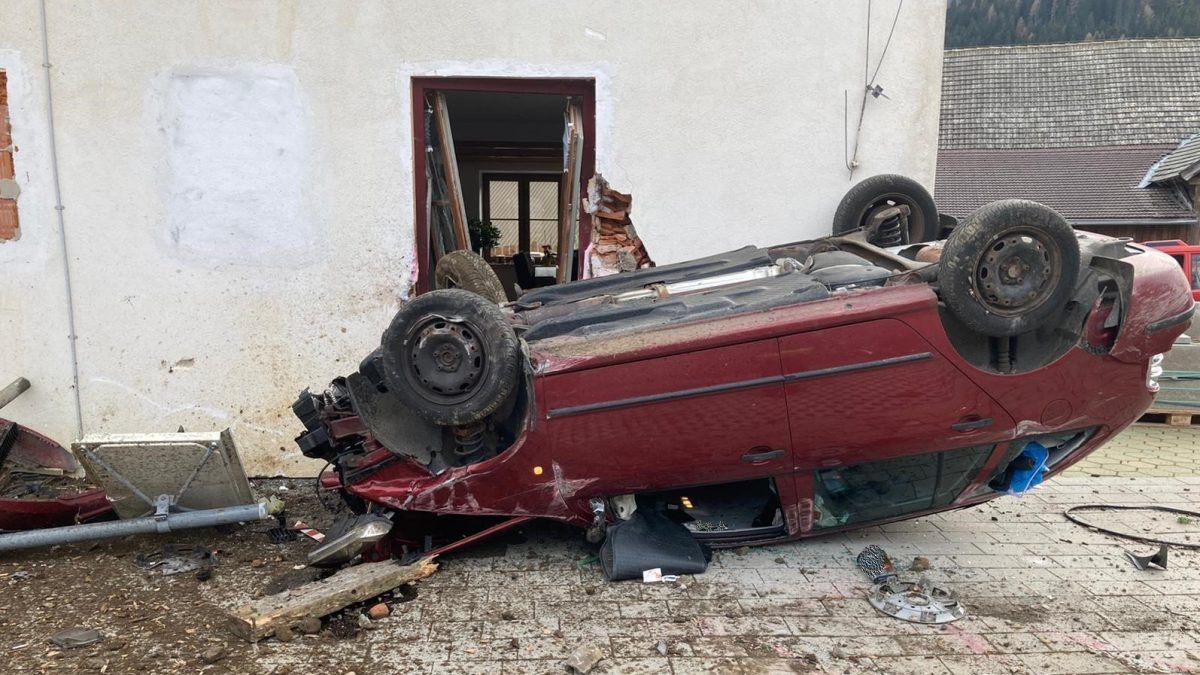 Bei einem Verkehrsunfall in Unteretrach wurde ein Pensionist schwer verletzt