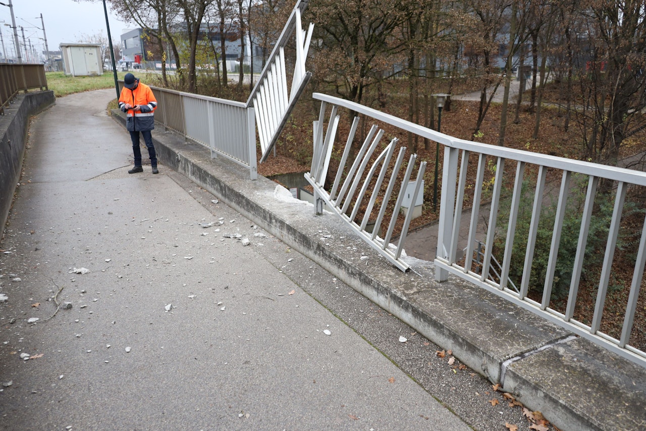 Heute.at - Westbahn nach spektakulärem Unfall gesperrt