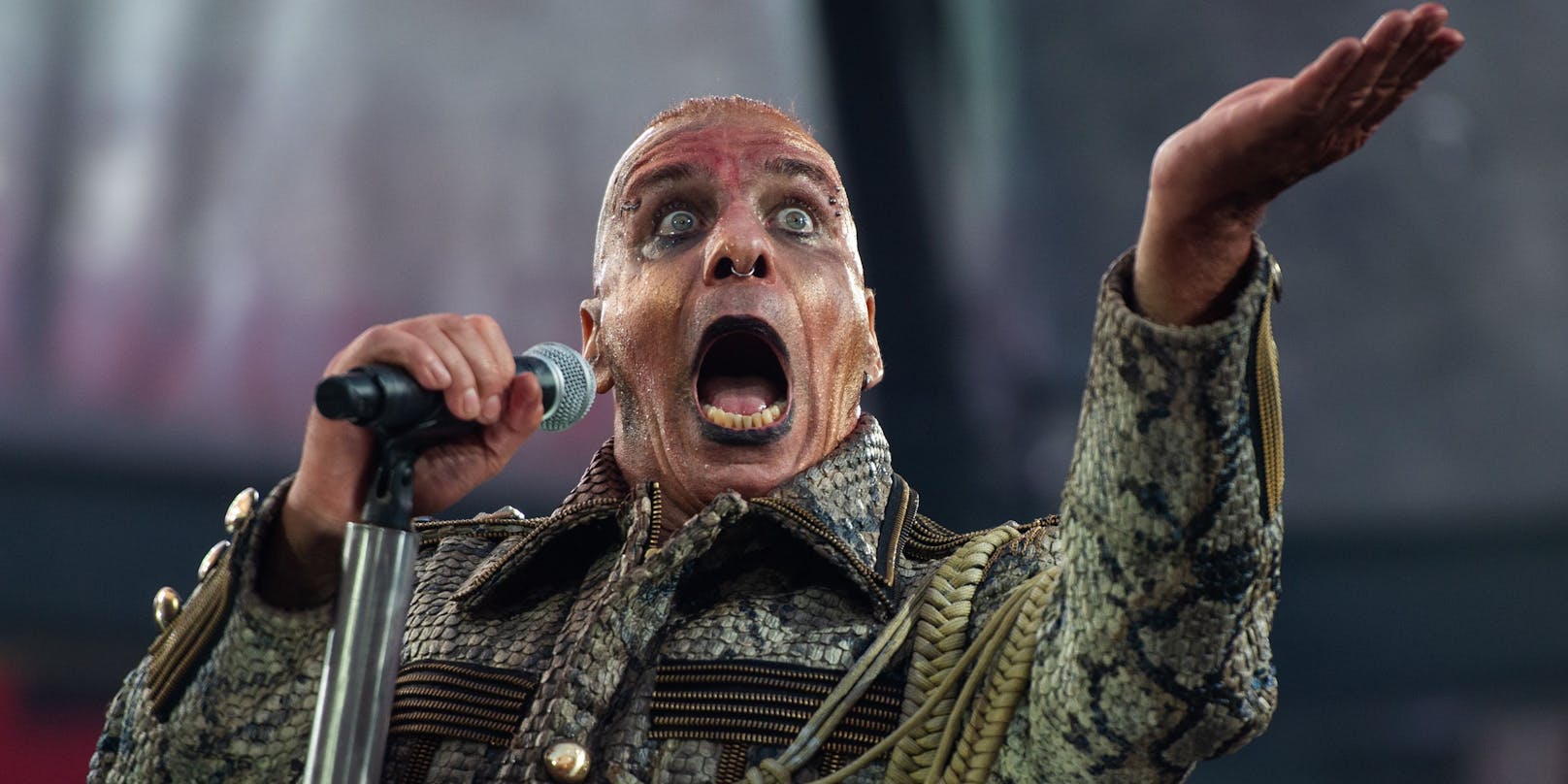 Gegen Till Lindemann von Rammstein stehen aktuell schwere Vorwürfe im Raum.