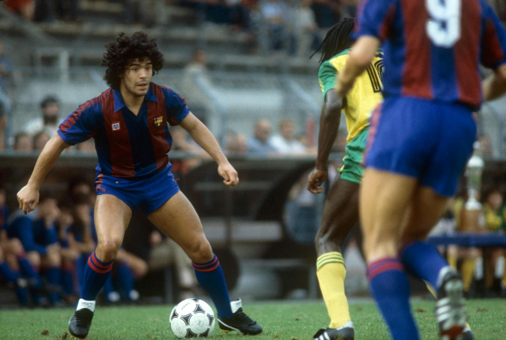 1982 wechselt Maradona aus Argentinien nach Europa. Seine erste Station: der FC Barcelona. In 43 Spielen bringt er es bei den Katalanen auf 30 Tore.