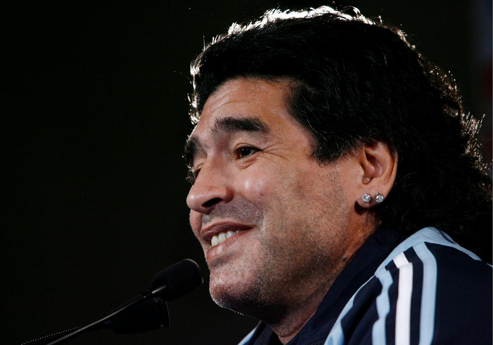 Nach seiner Karriere arbeitet Maradona als Trainer, zwei Mal war er Teamchef seines Heimatlandes Argentinien.