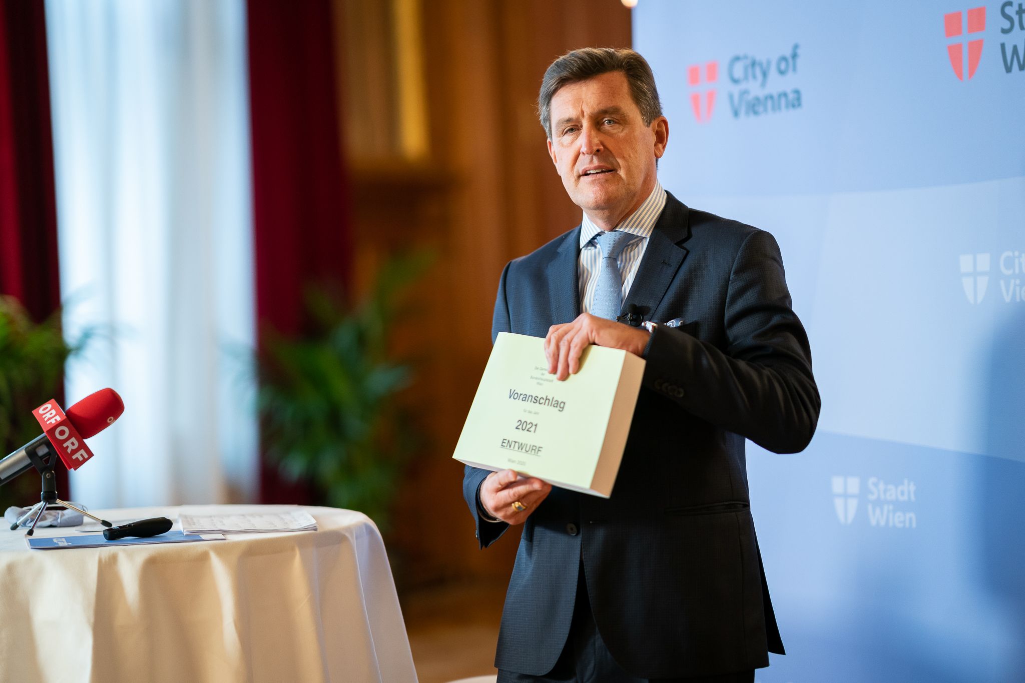 Finanzstadtrat Peter Hanke (SPÖ) stellte nun den Budgetvoranschlag der Stadt Wien für das Jahr 2021 vor. Und erklärte, wie er in den nächsten Jahren Wien durch und aus der Coronakrise führen will.