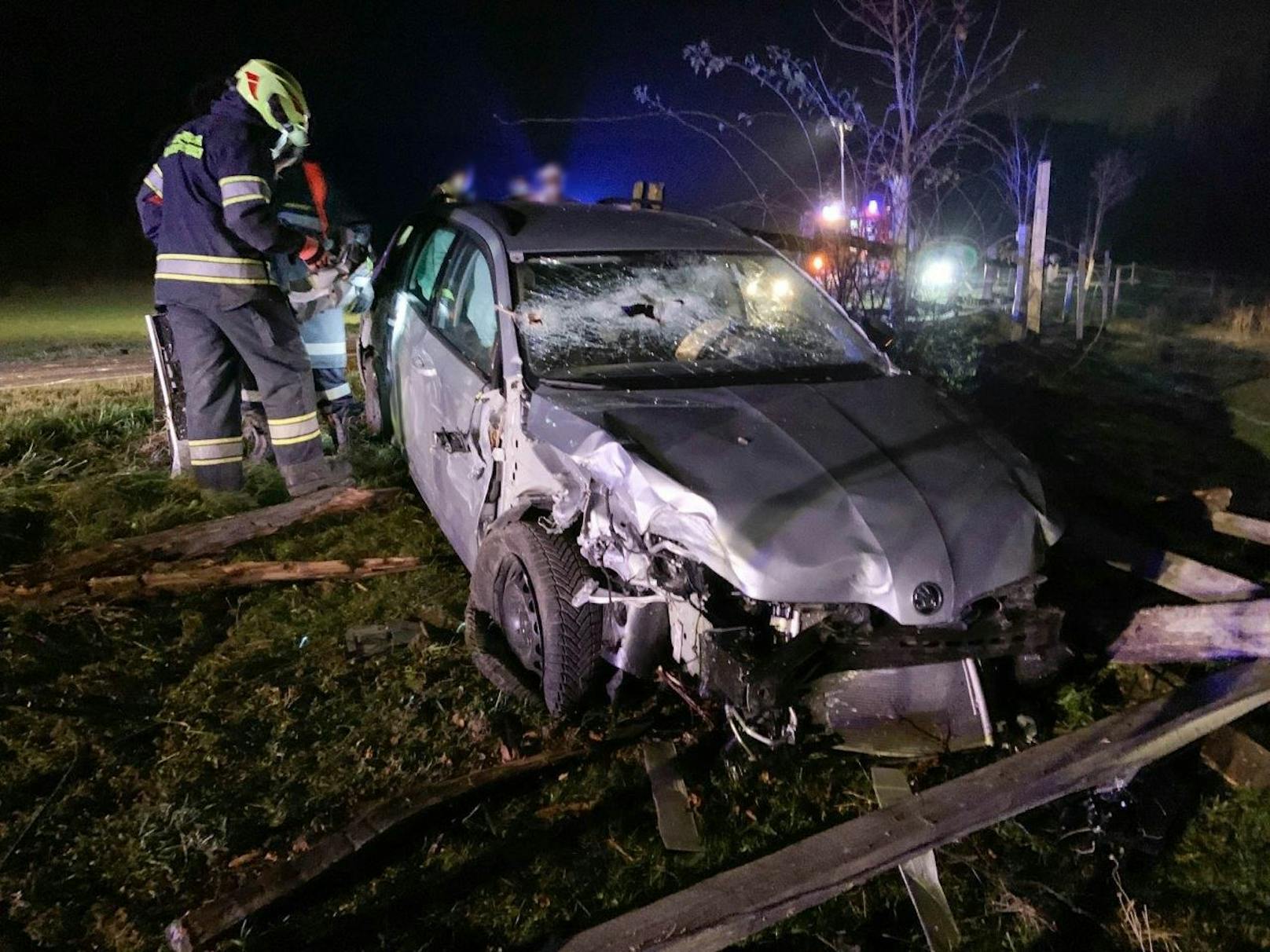 Bei dem Verkehrsunfall am Dienstagabend auf der B1 zwischen Melk und Loosdorf wurde der Autofahrer verletzt.