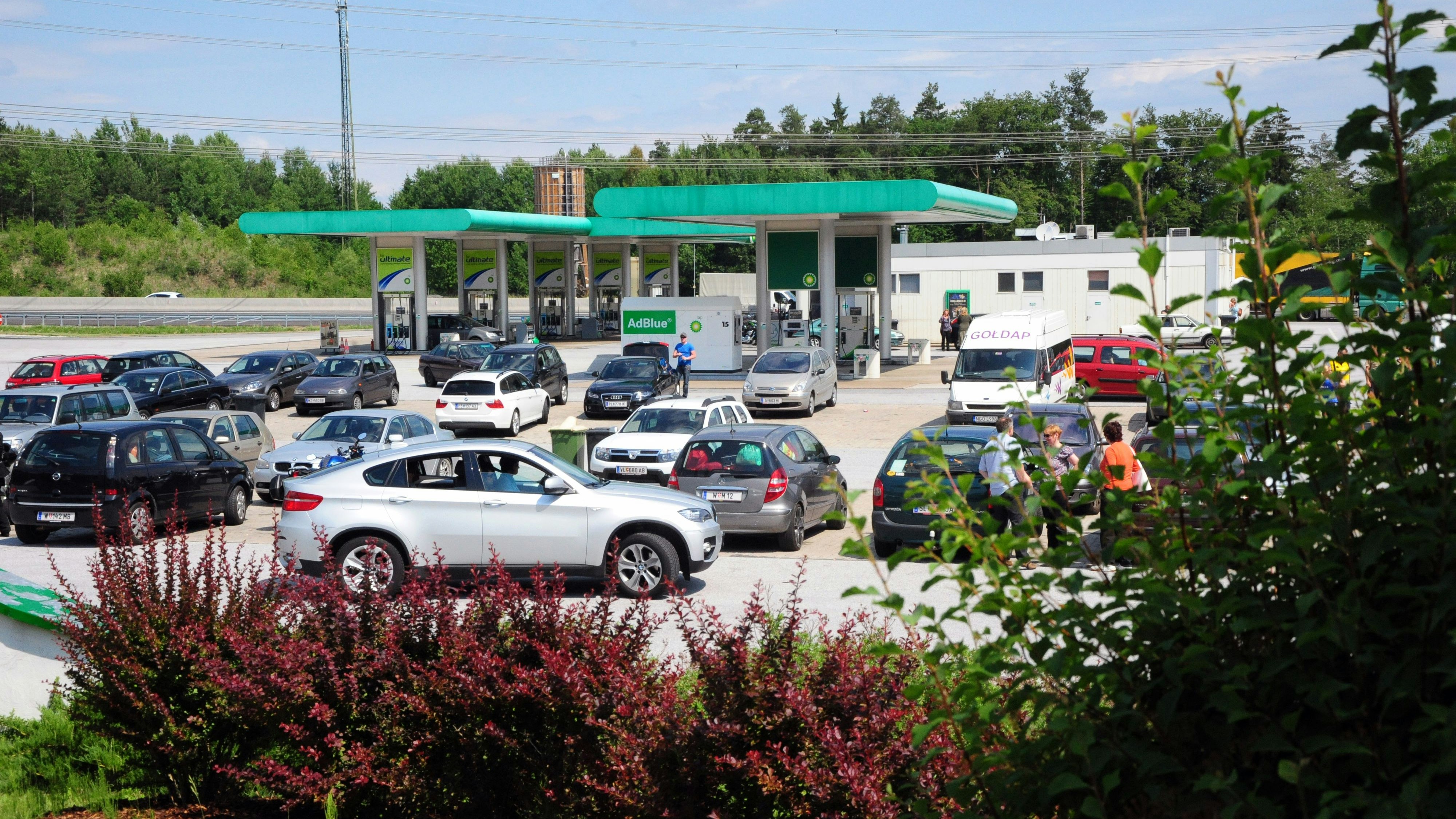 Eine Tankstelle an der Südautobahn. Symbolbild