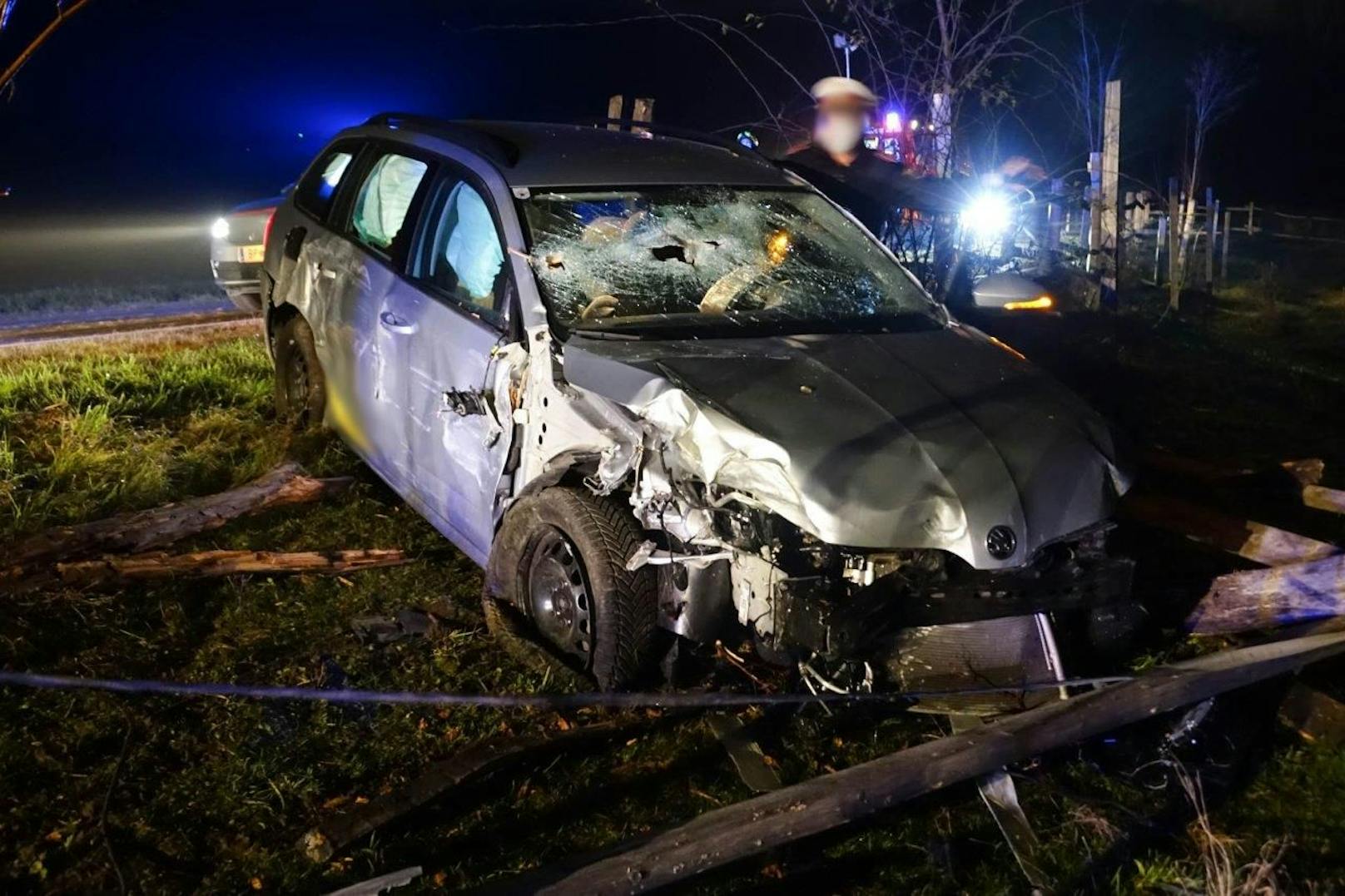 Bei dem Verkehrsunfall am Dienstagabend auf der B1 zwischen Melk und Loosdorf wurde der Autofahrer verletzt.