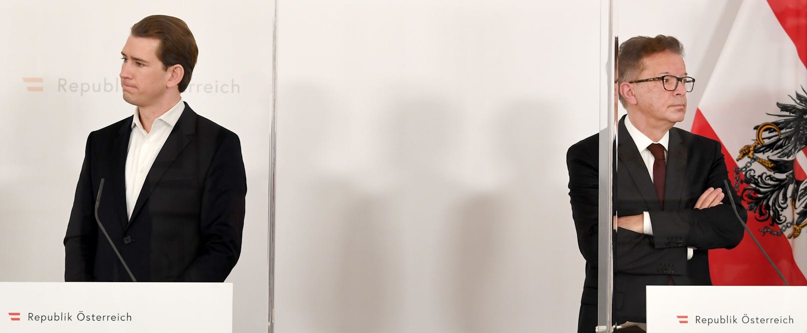 Bundeskanzler Sebastian Kurz (ÖVP) und Gesundheitsminister Rudolf Anschober (G) während des Pressefoyers nach einer Sitzung des Ministerrates per Videokonferenz am Mittwoch, 25. November 2020, in Wien.