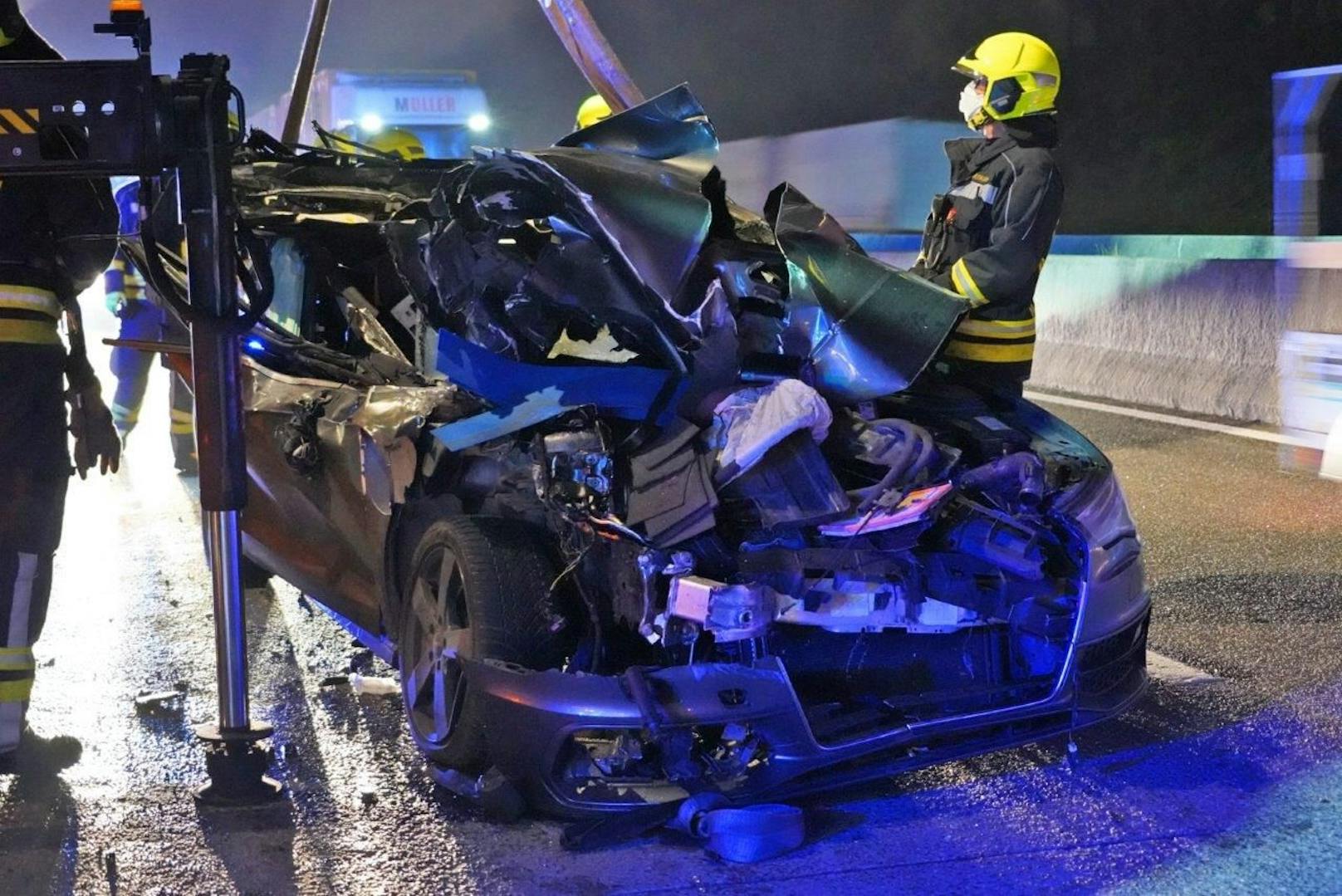 Bilder vom schweren Unfall auf der A1 in Oed.