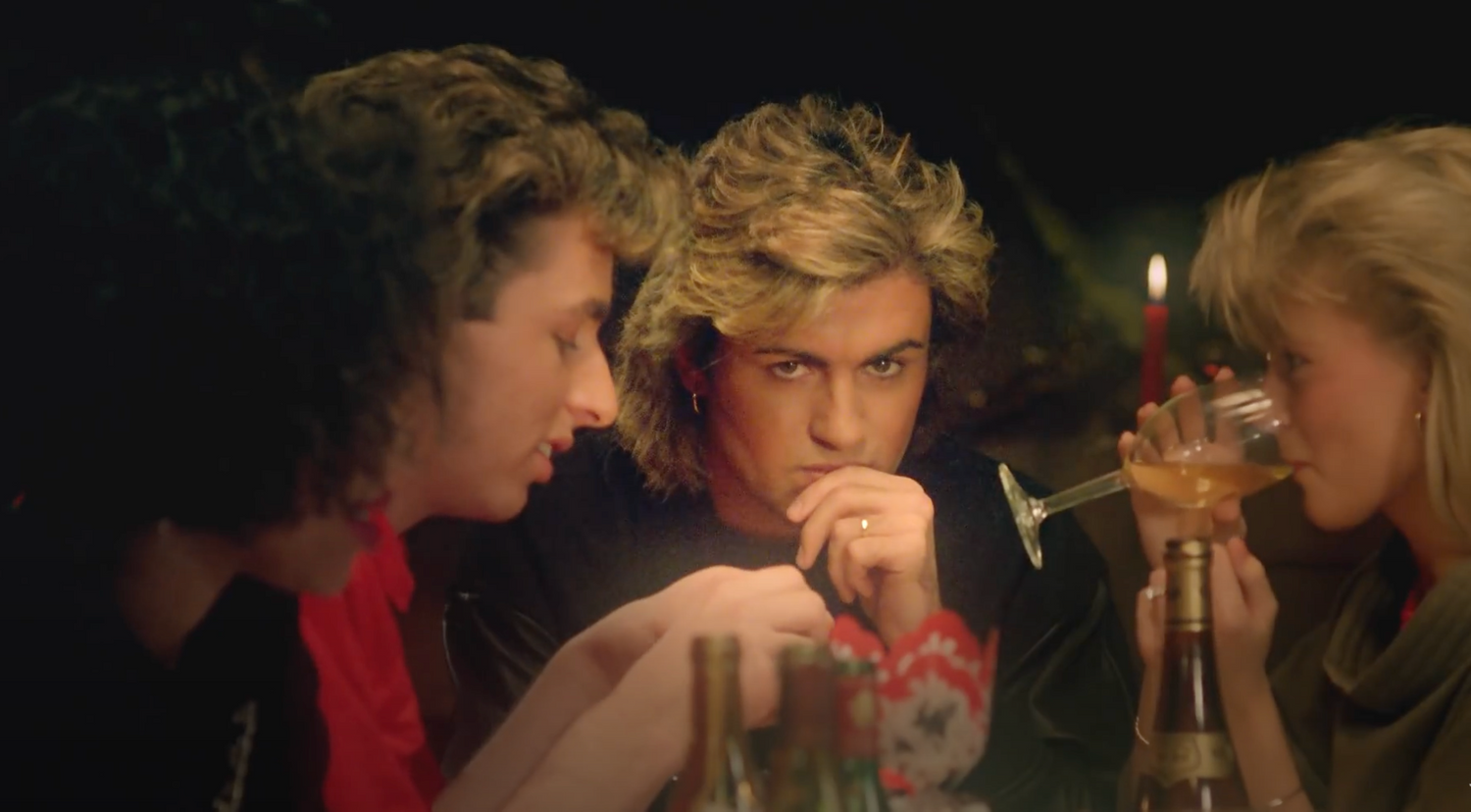 George Michael schleicht sich langsam aber sicher an die Chartspitze.