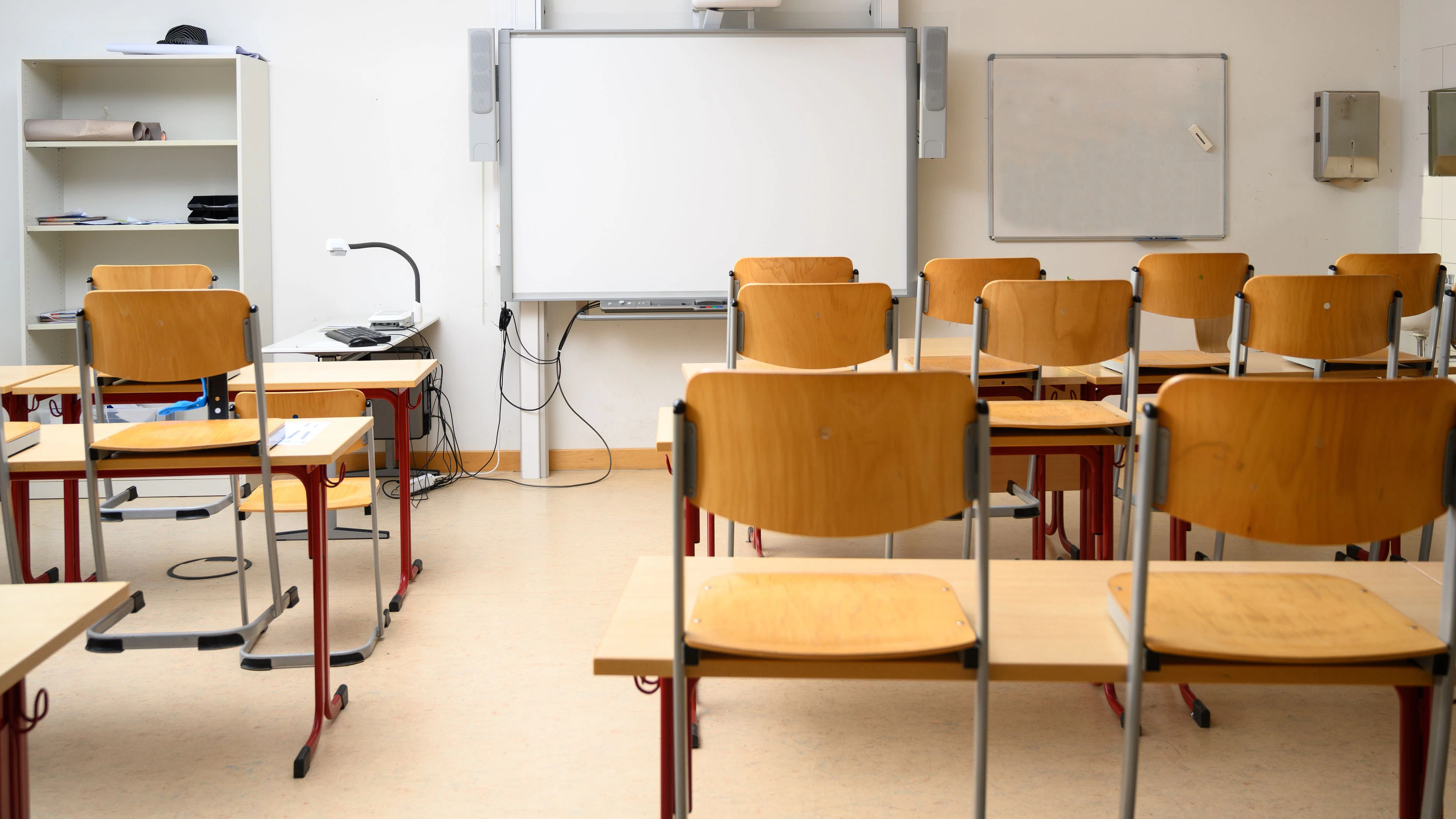 Beschwerden gegen Schulschließungen häufen sich.