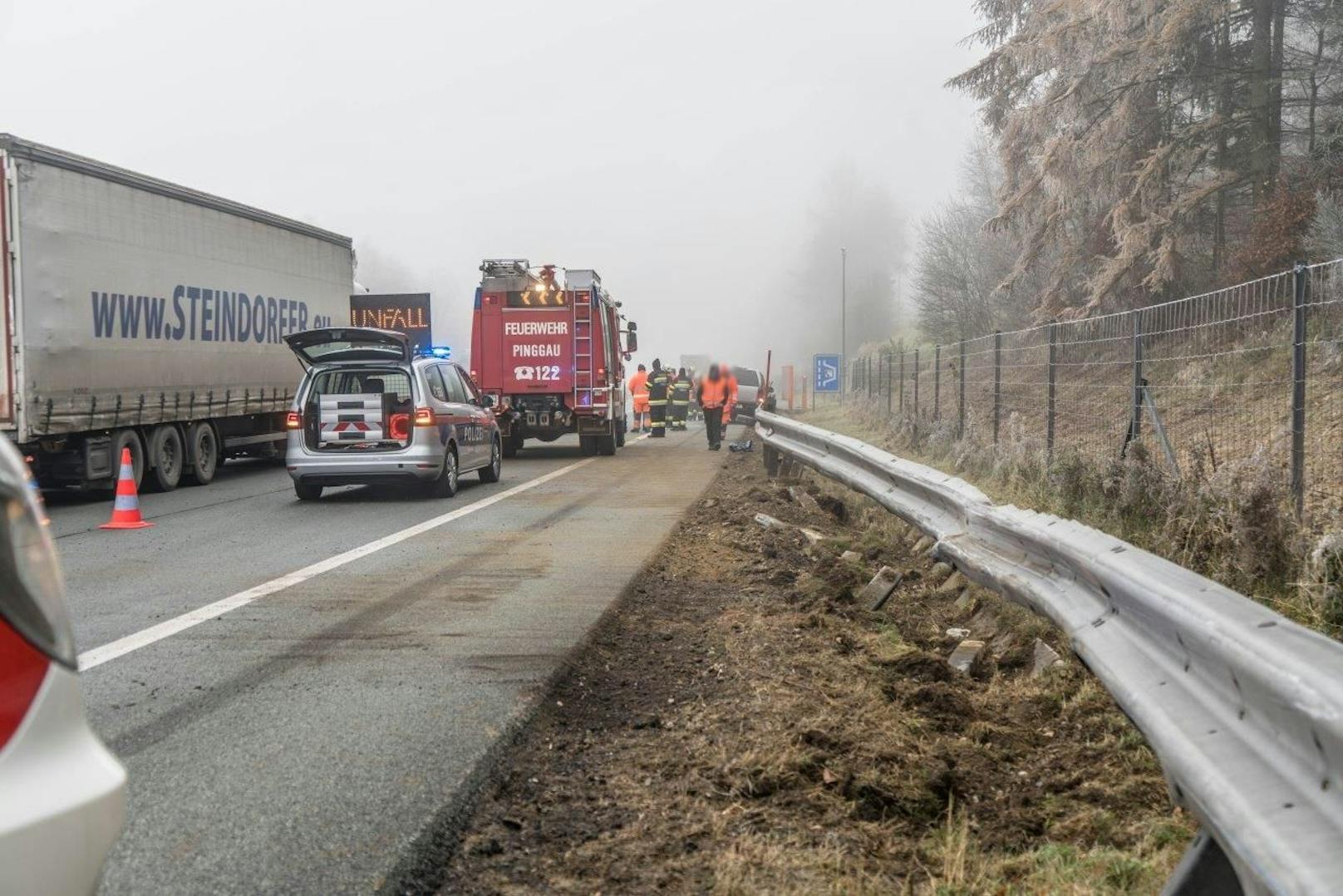Auf der A2 kam es im Wechselabschnitt nach einer 40 Kilometer langen Verfolgungsjagd mit teilweise 200 km/h zu einem schweren Verkehrsunfall. 