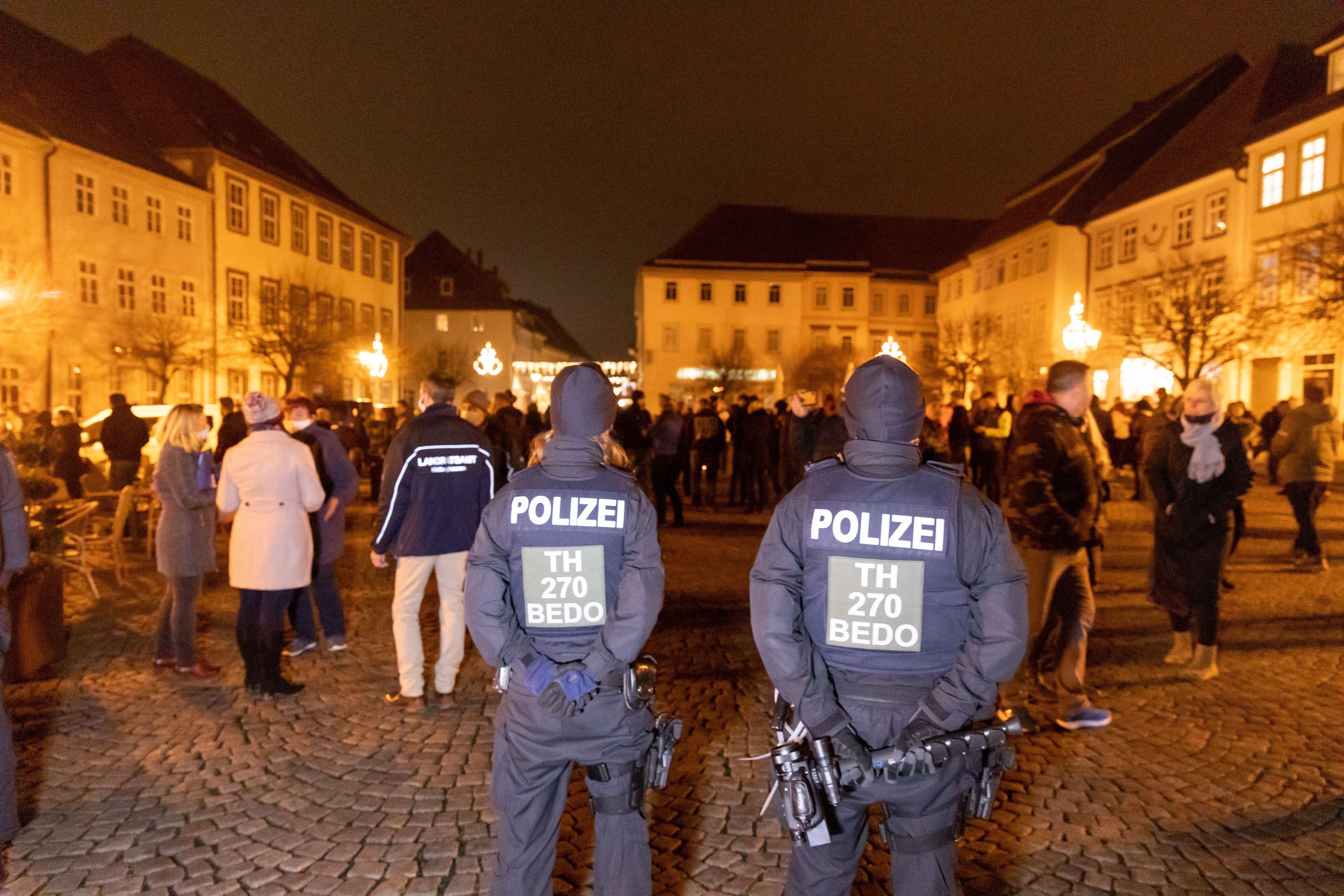 Bei einer Corona-Demo in Hildburghausen musste die Polizei Pfefferspray einsetzen.