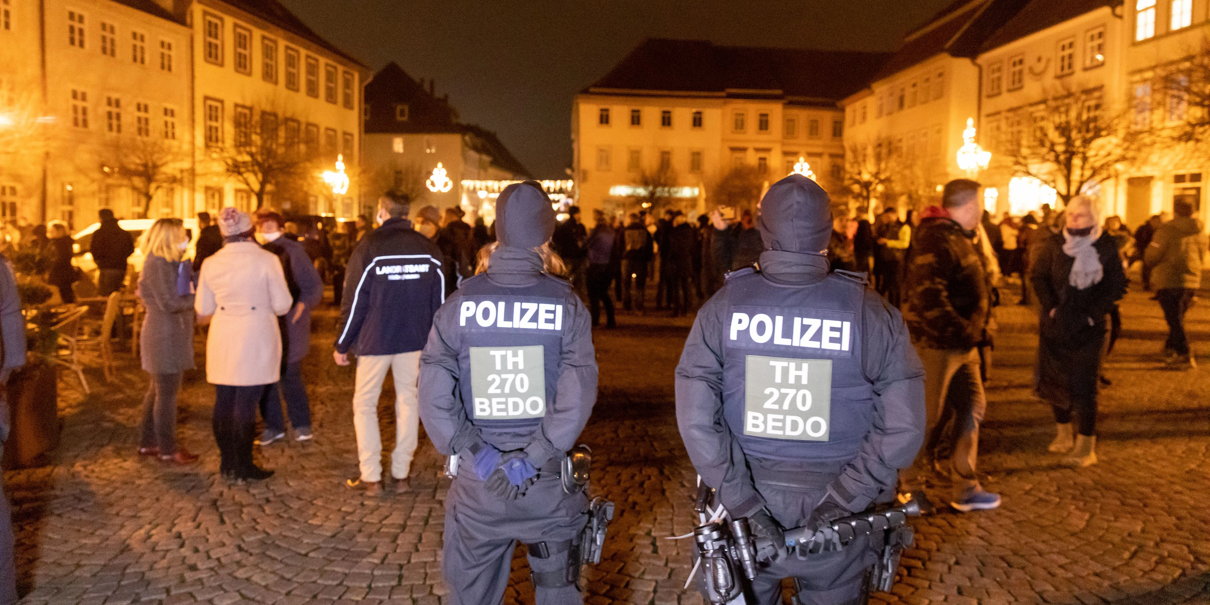 Bei einer Corona-Demo in Hildbughausen musste die Polizei Pfefferspray einsetzen.