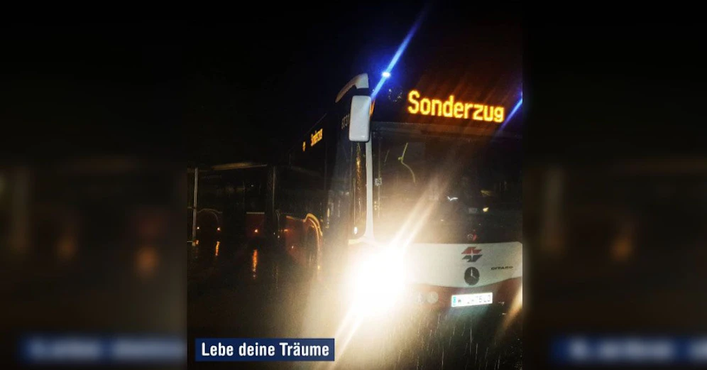 Der Bus  träumt davon ein Sonderzug zu werden.