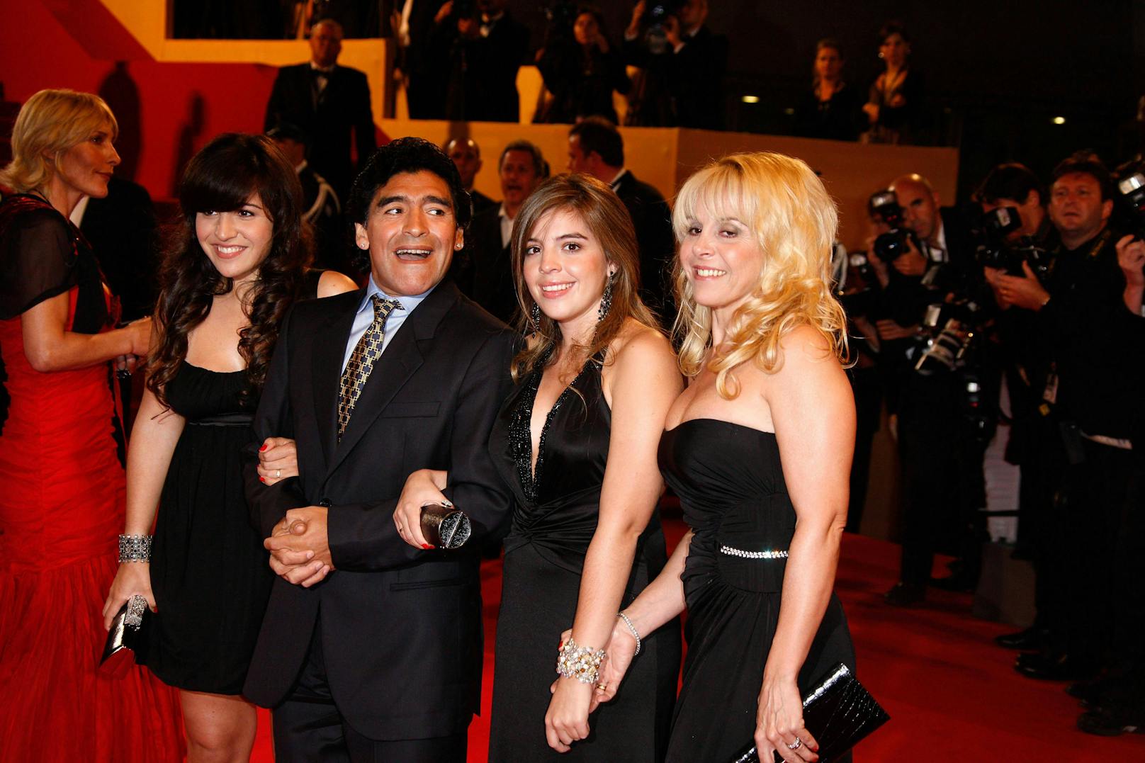 Diego Maradona mit Ex-Frau Claudia Villafane und seinen beiden Töchtern Dalma und Giannina. 