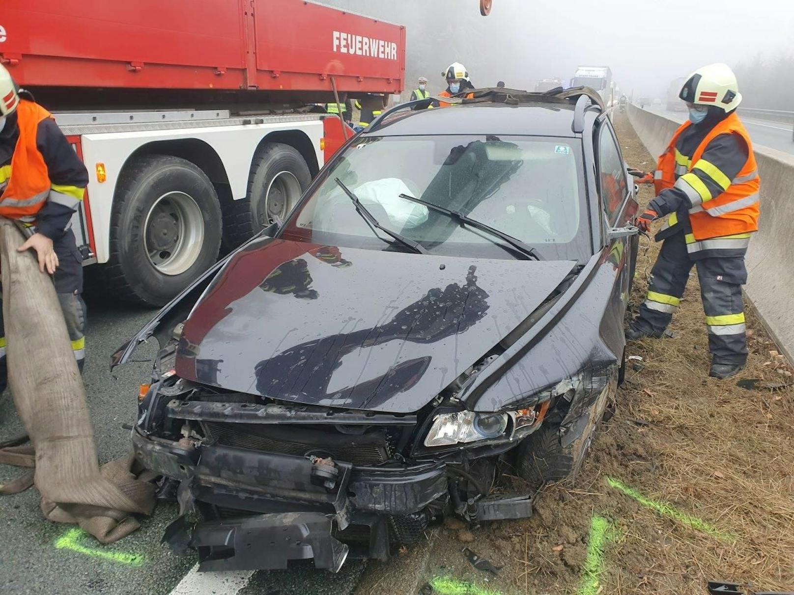 Auf der A2 kam es im Wechselabschnitt nach einer 40 Kilometer langen Verfolgungsjagd mit teilweise 200 km/h zu einem schweren Verkehrsunfall.