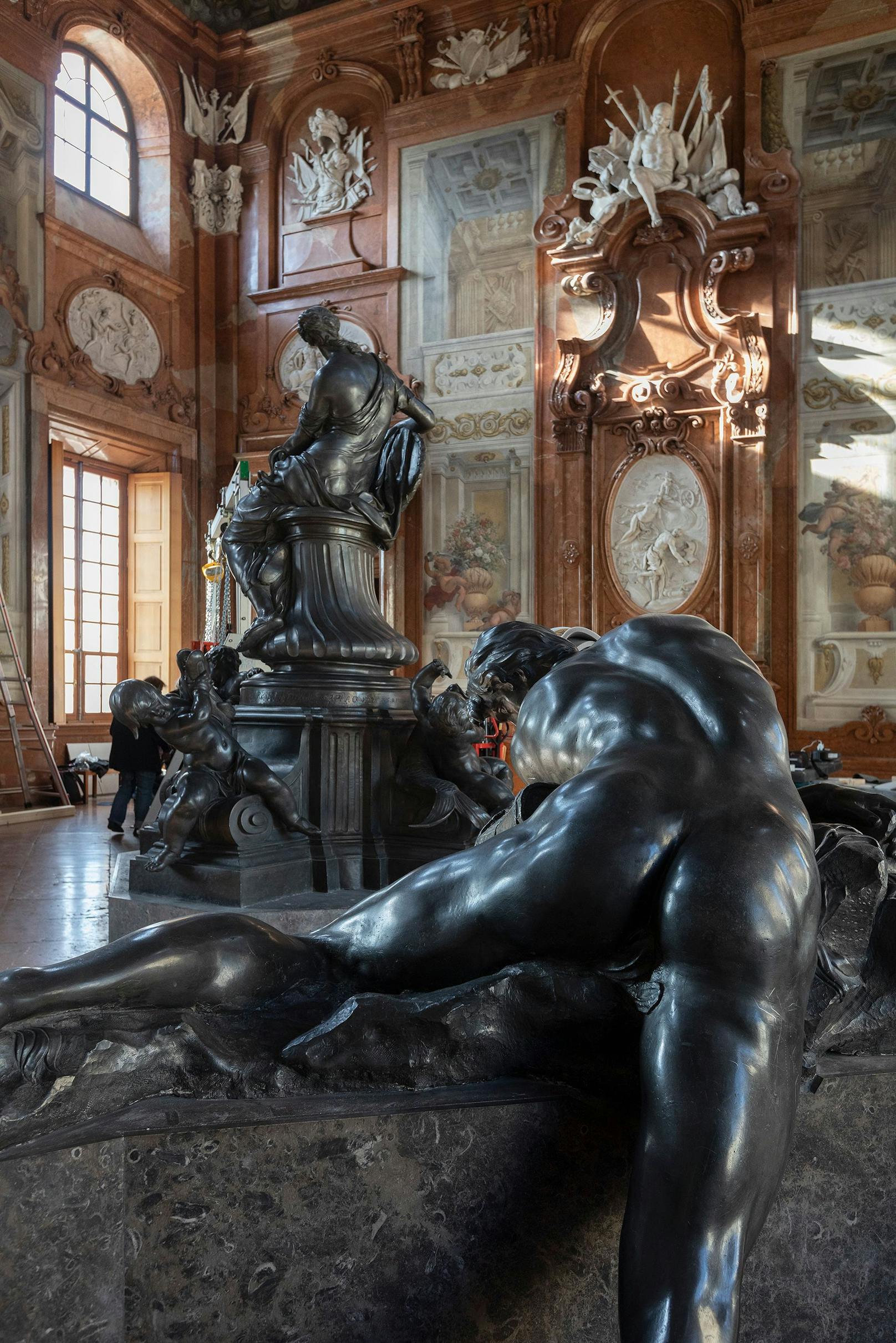Nun bekommen die Donner-Figuren im Depot des Wien Museum ein "Beauty Make over". Nach Fertigstellung des Wien Museums werden sie dann dort ausgestellt (die Rückseite dieser Skulptur ist dann sicher genau so schön wie hier im Unteren Belvedere).