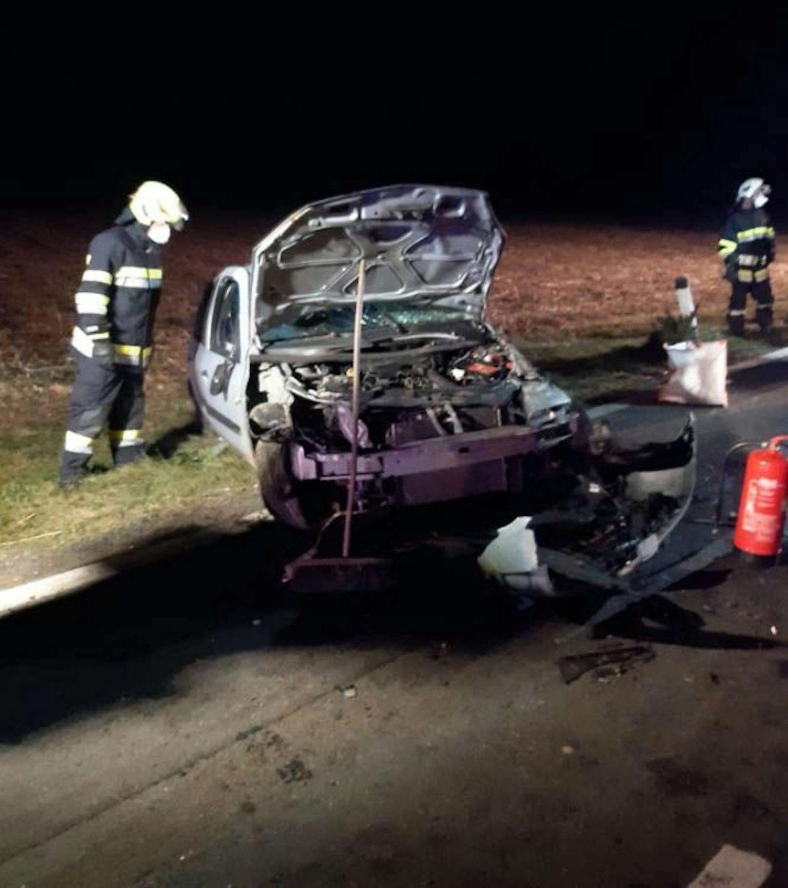 In der Nacht auf Donnerstag ist ein 35-Jähriger im Bezirk Voitsberg mit seinem Auto von der Straße abgekommen und wurde dabei tödlich verletzt.