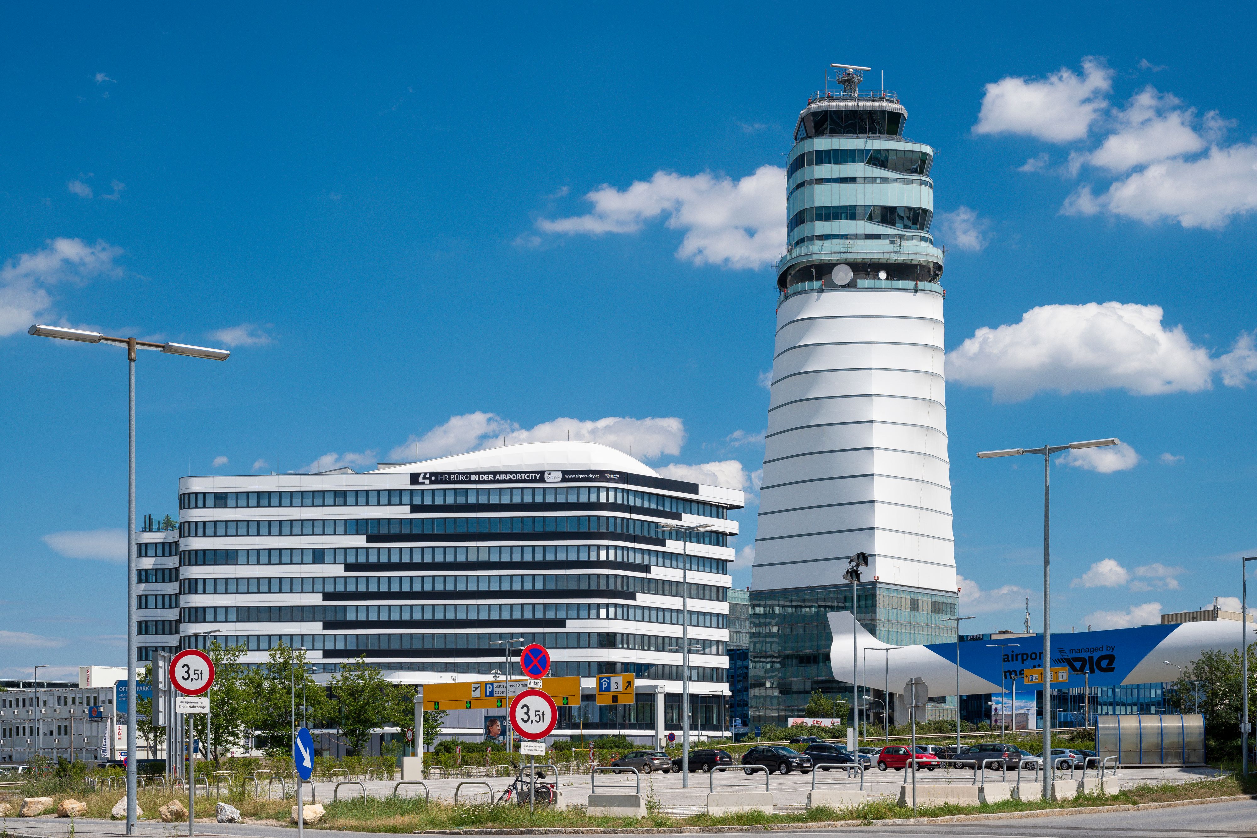 Der Tower am Flughafen Wien. Schwechat.