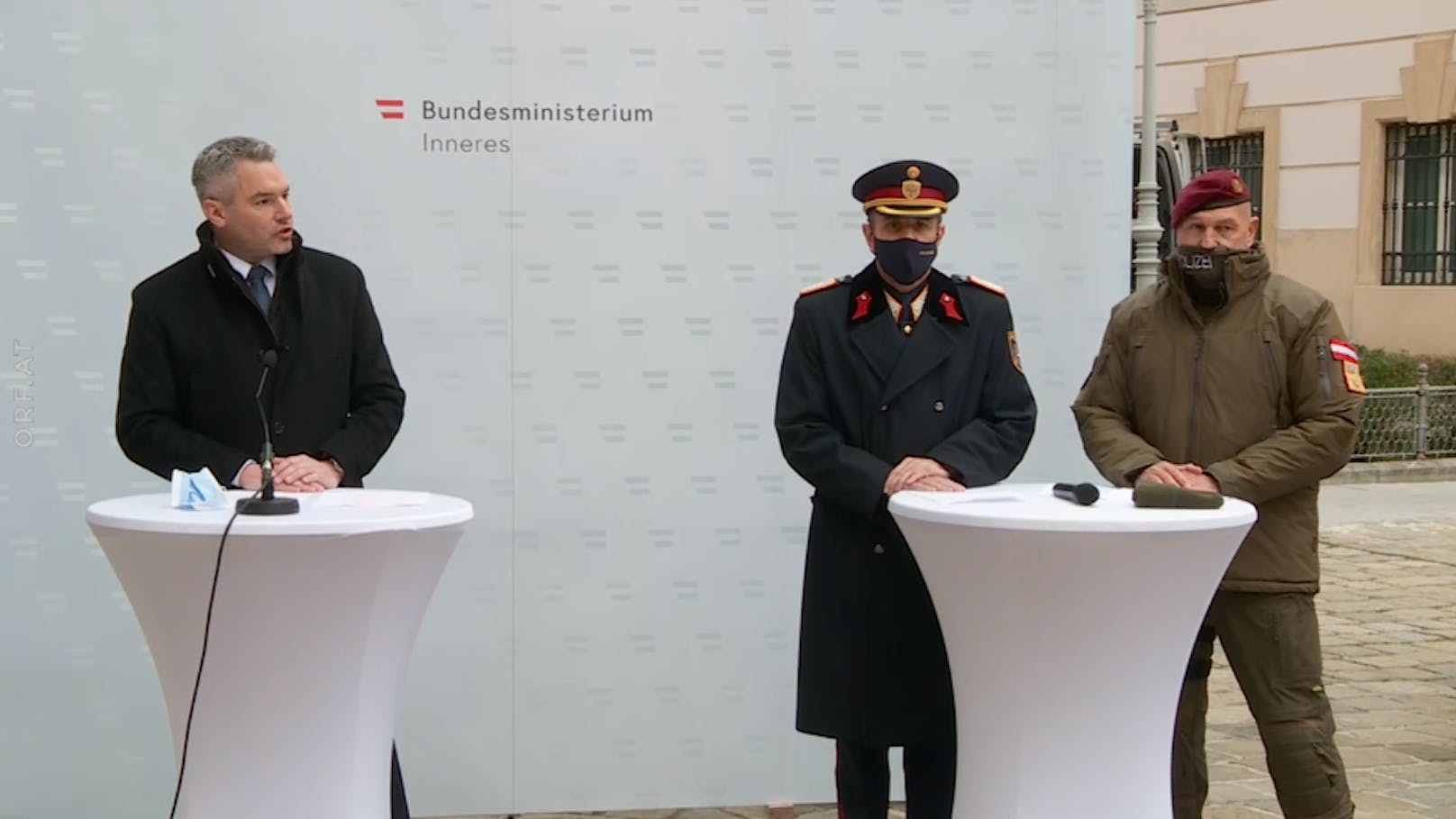 v.l.n.r.: Innenminister Karl Nehammer, Generaldirektor für die öffentliche Sicherheit Franz Ruf und Brigadier Hannes Gulnbrein