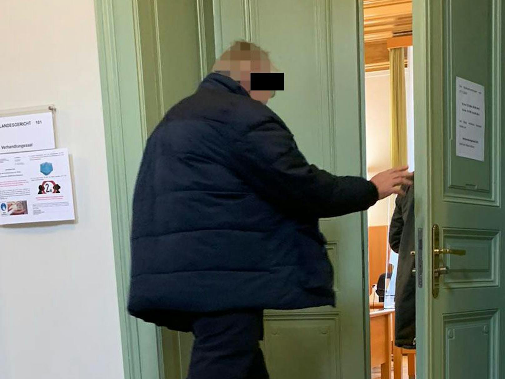 Der 54-jährige Angeklagte in St. Pölten vor Gericht
