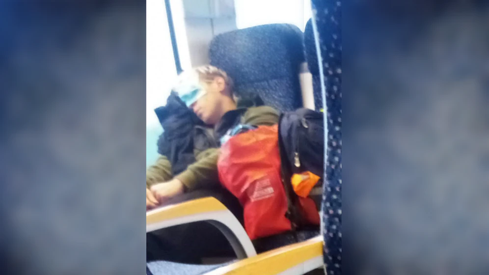 Dieser Mann fand eine andere Verwendung für seinen Mund-Nasen-Schutz
