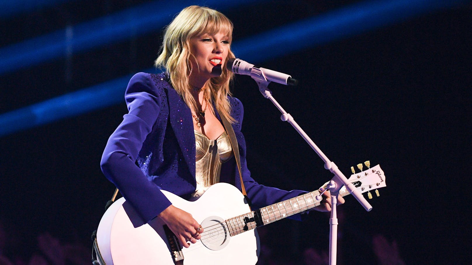 In ihrem neuen Konzertfilm plaudert Superstar <strong>Taylor Swift</strong> über bislang unbekannte Details, wie ihr "Folklore"-Album entstanden ist.<br>