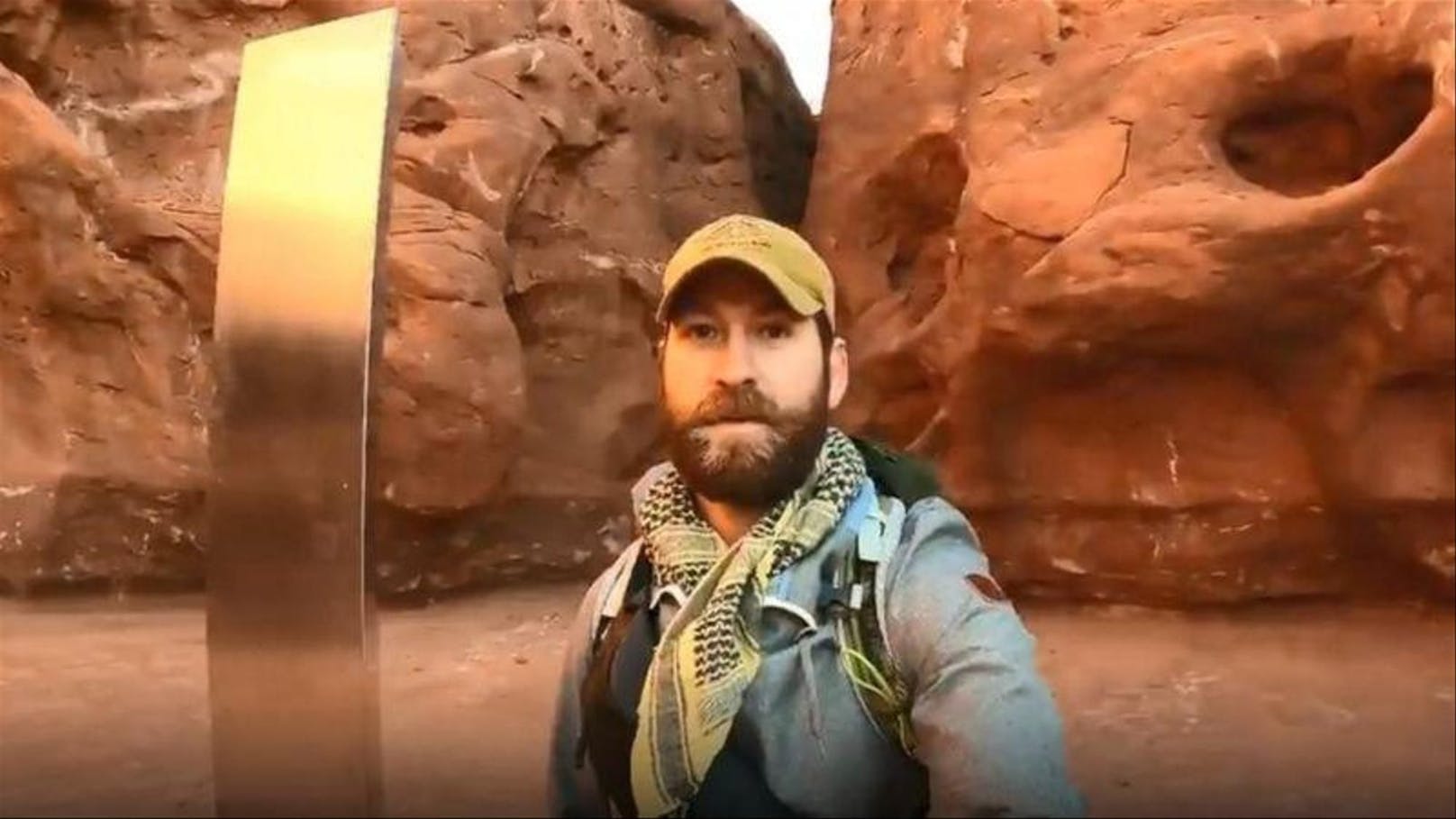 Der US-Army-Veteran David Surber war der Erste, der ein Selfie mit dem Monolithen postete.