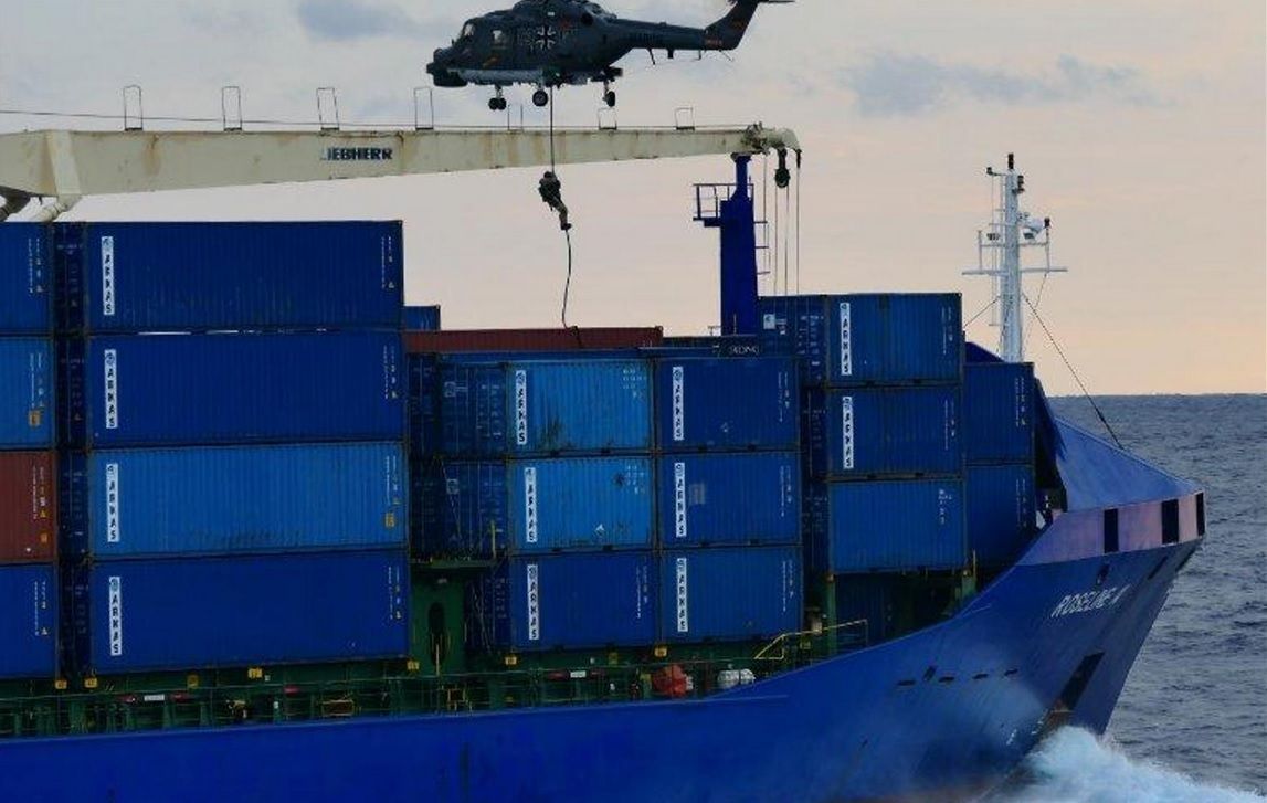 Deutsche Bundeswehrsoldaten kontrollierten den türkischen Frachter "Roseline A", bis Ankara intervenierte. 