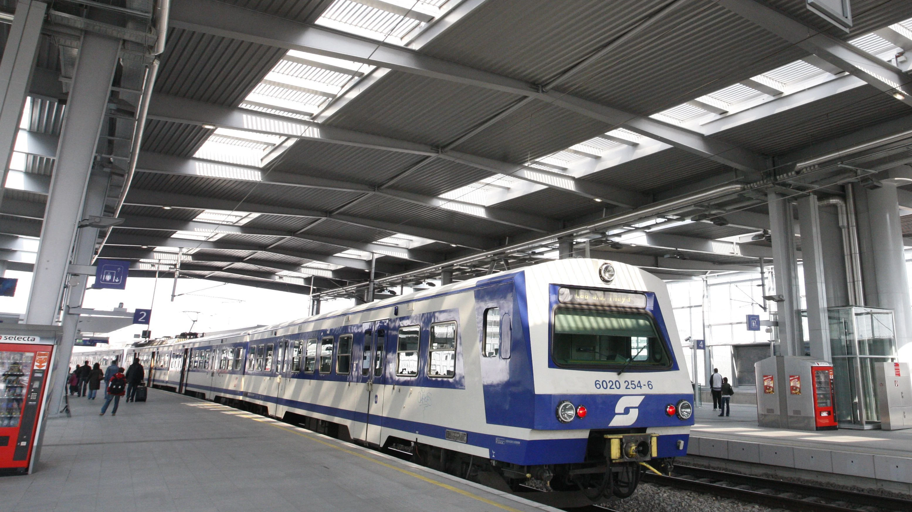 Das junge Mädchen wurde in einer S-Bahn belästigt.