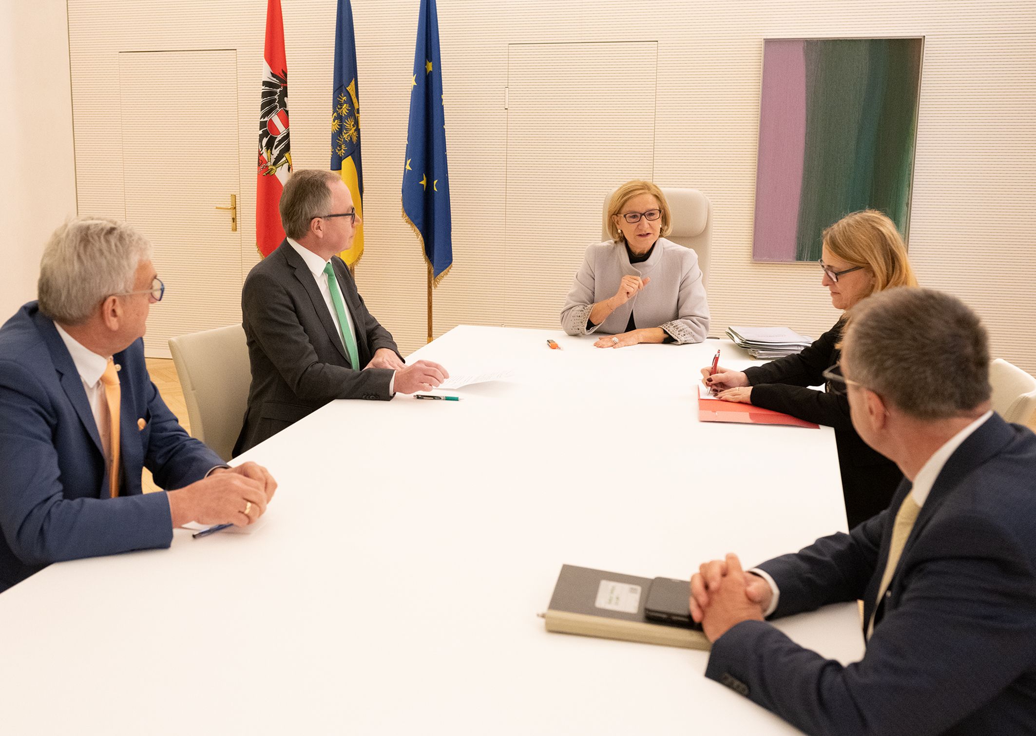 Im Bild von links nach rechts: Gemeindebund-Präsident Alfred Riedl, LH-Stellvertreter Stephan Pernkopf, Landeshauptfrau Johanna Mikl-Leitner, Landesrätin Ulrike Königsberger-Ludwig und der Präsident des SP-Gemeindevertreterverbandes Rupert Dworak