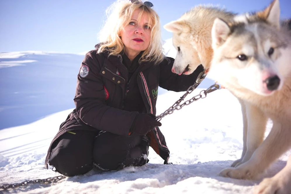 Marion Löcker, Obfrau des Vereins Robin Hood, sorgt sich um die Schlittenhunde in Grönland.