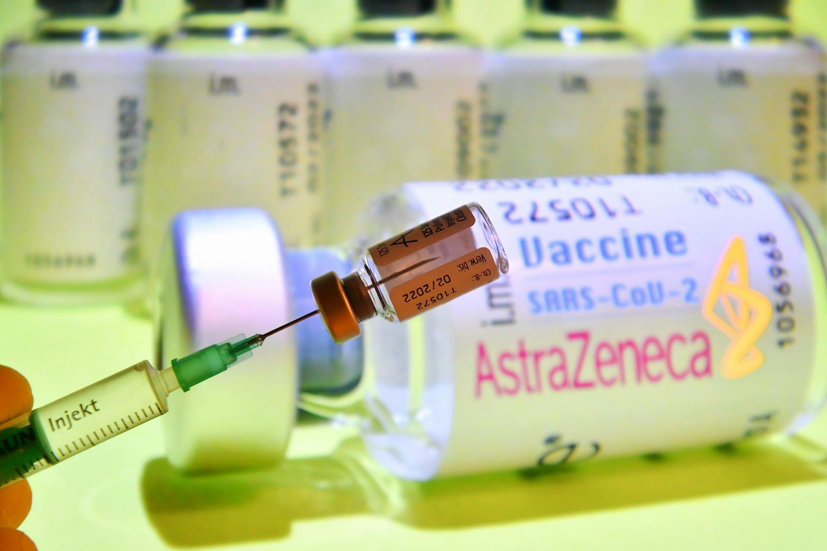 Das Risiko einer Verbreitung des <a href="https://www.heute.at/coronavirus">Virus</a> werde bereits nach einer ersten AstraZeneca-Impfung um 67 Prozent verringert.