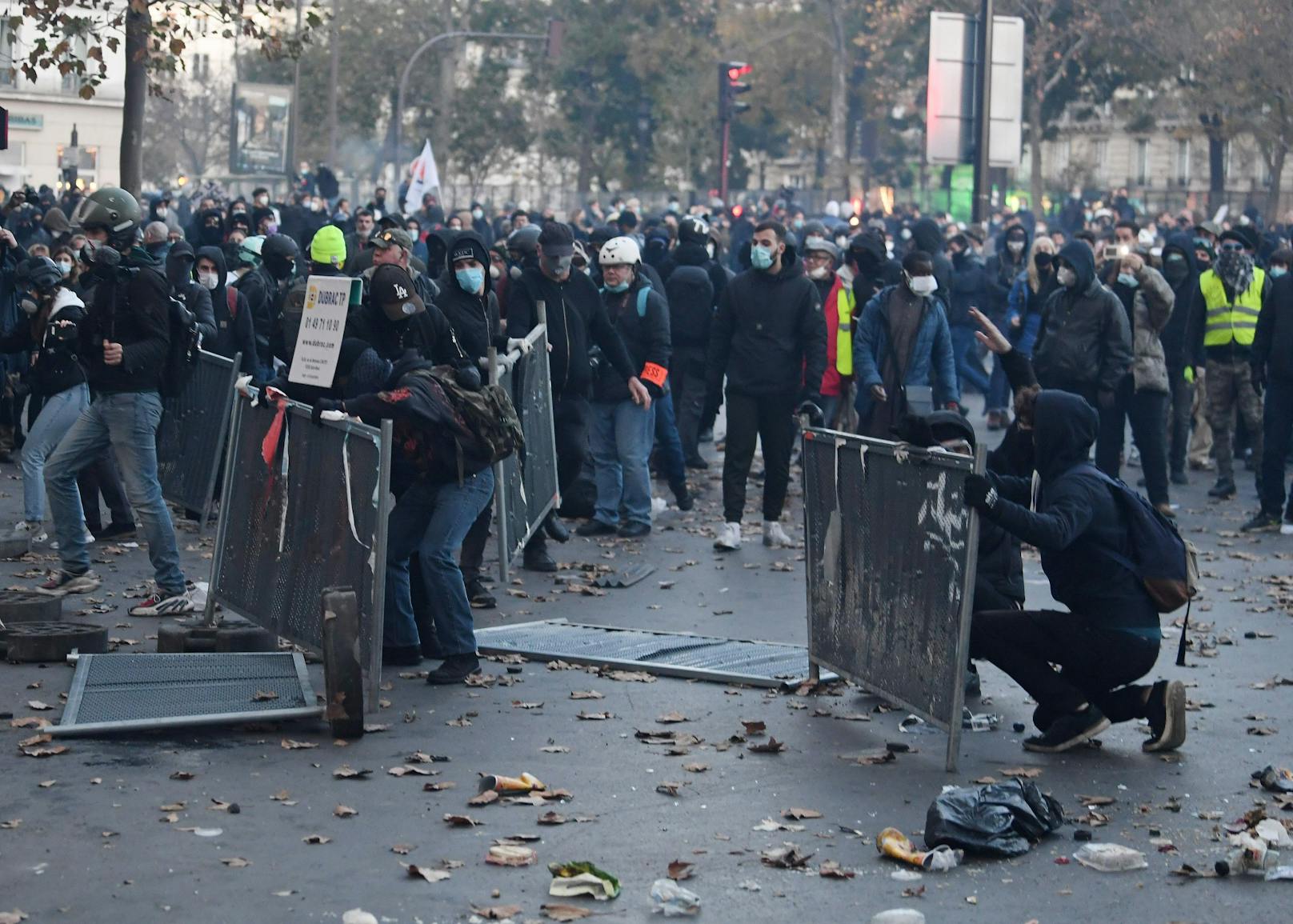 Heftige Proteste in Paris