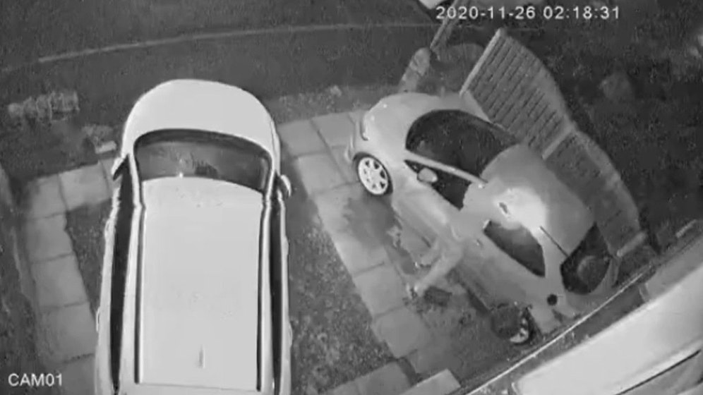 Zwischenfall auf Video: Pyromane fing plötzlich selbst Feuer