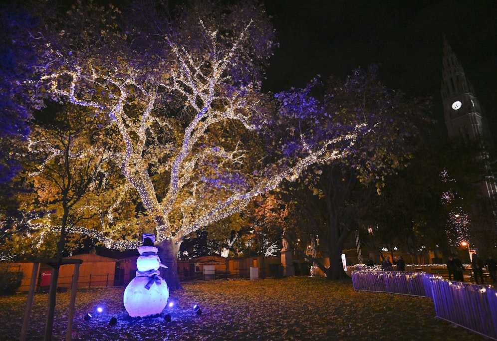 Um Energie zu sparen, bleibt der Ring während dieser Weihnachtszeit dunkel. Darauf einigten sich Stadt und Wirtschaftskammer. Auch am Rathausplatz sind Einschränkungen geplant.