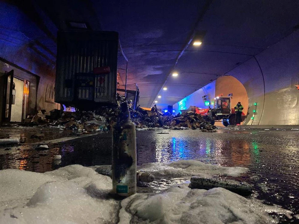 Die Löscharbeiten gestalteten sich für die Feuerwehr schwierig.