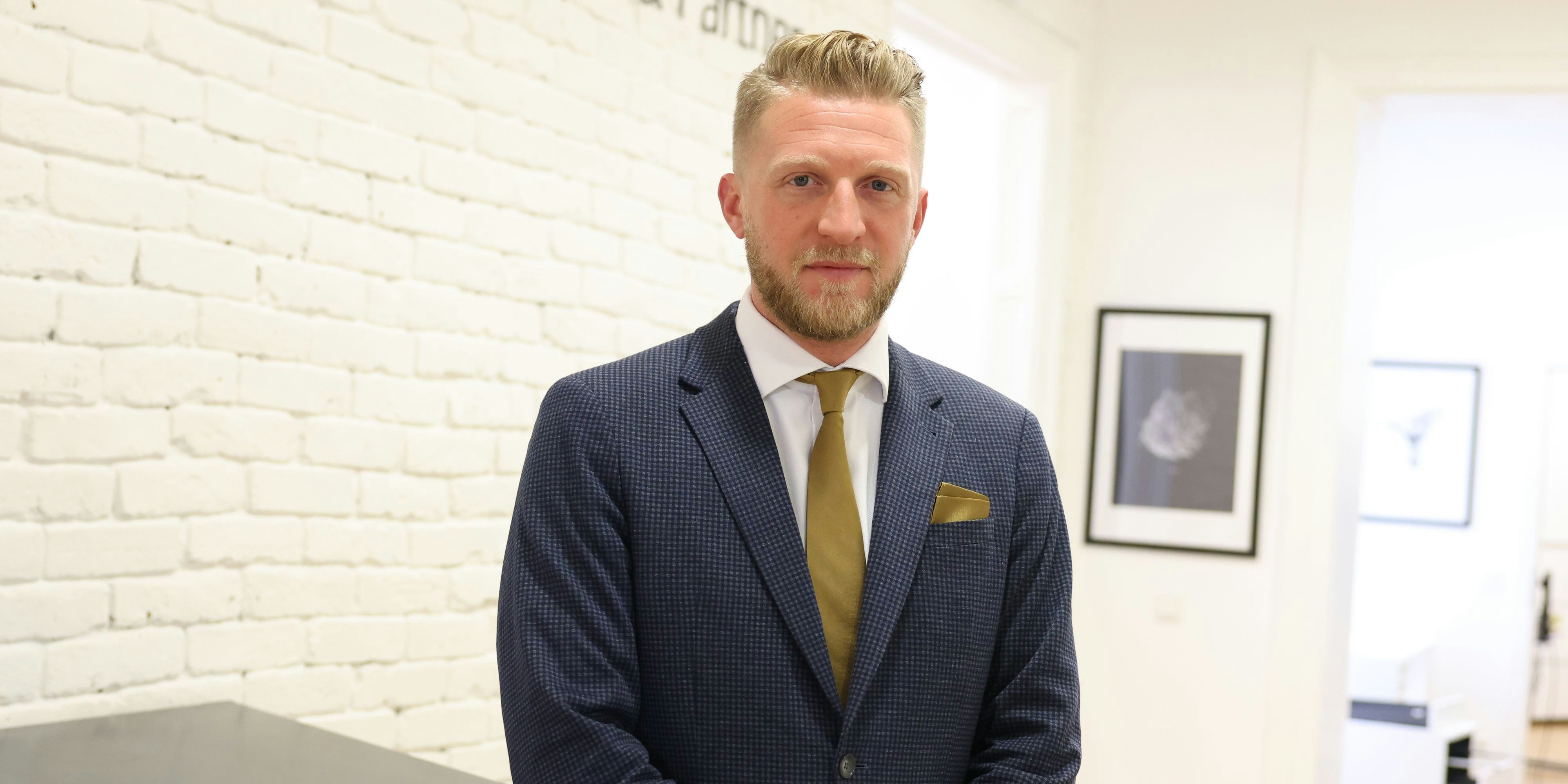 Top-Jurist Roman Tenschert verteidigt das angebliche Mastermind des völlig fehlgeschlagenen Bankomat-Coups vor Gericht.