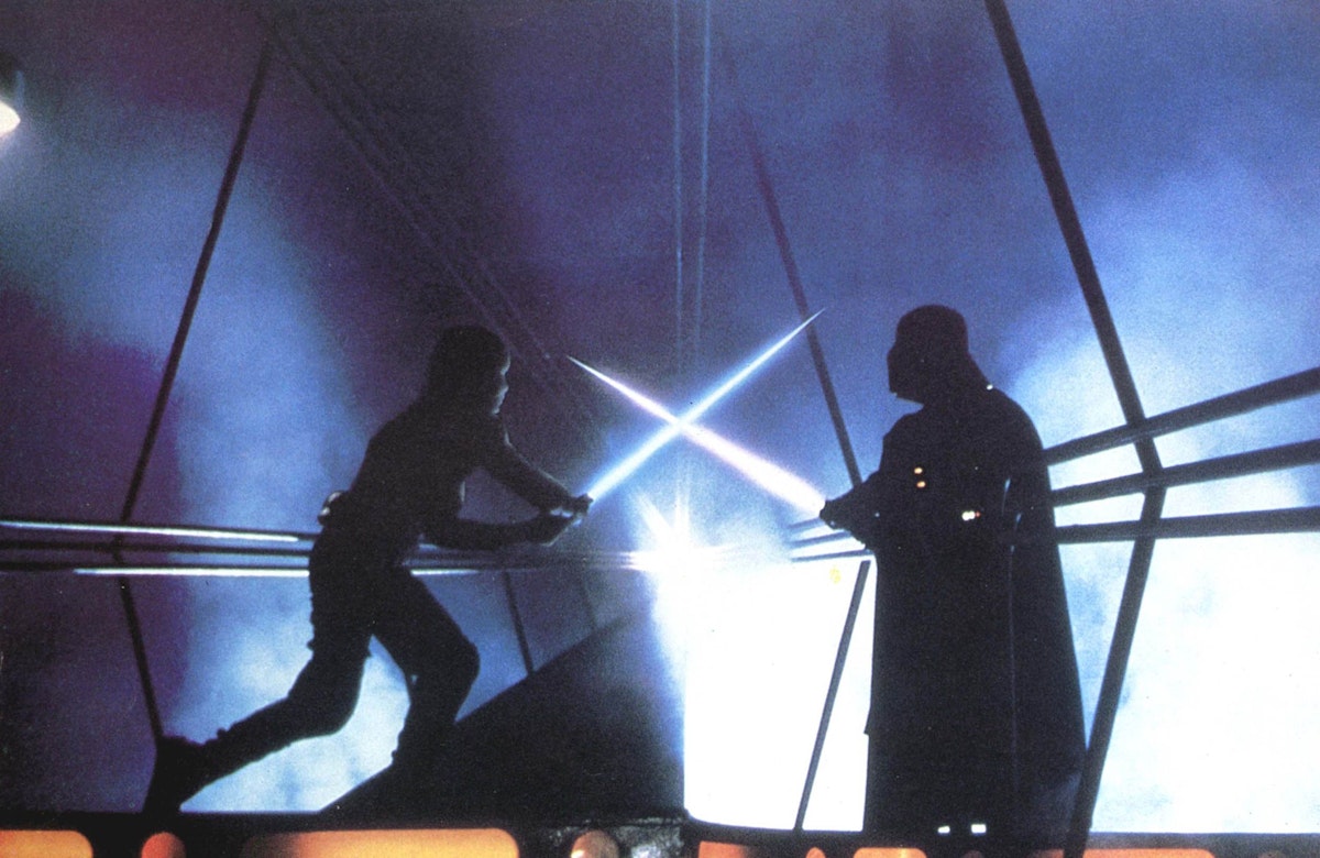 Download von www.picturedesk.com am 29.11.2020 (08:50).  STAR WARS: EPISODE V - THE EMPIRE STRIKES BACK [US 1980] MARK HAMILL as Luke Skywalker, Darth Vader acted by Dave Prose and voiced by James Earl Jones STAR WARS: EPISODE V - THE EMPIRE STRIKES BACK [US 1980]	MARK HAMILL as Luke Skywalker, Darth Vader acted by Dave Prose and voiced by James Earl Jones     Date: 1980 - 20100122_PD16529 - Rechteinfo: Rights Managed (RM) Nur für redaktionelle Nutzung!