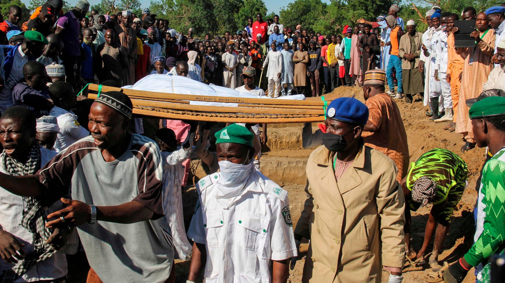 Kämpfer der Islamistengruppe Boko Haram haben in Nigeria mindestens 110 Menschen getötet.