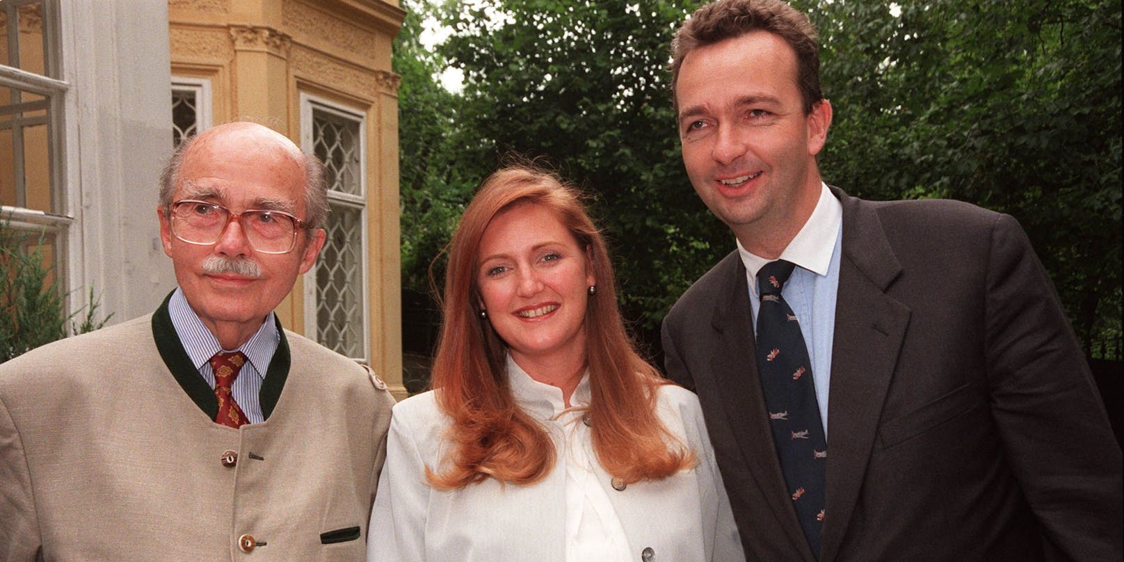 Wien, 10.06.1999: Karl Habsburg (r.) mit Ex-Frau Francesca und Vater Otto († 2011)
