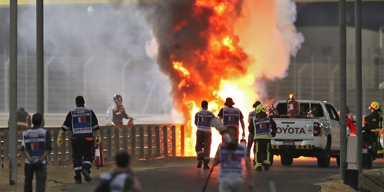 Feuerball! Formel-1-Bolide in zwei Teile zerrissen ...