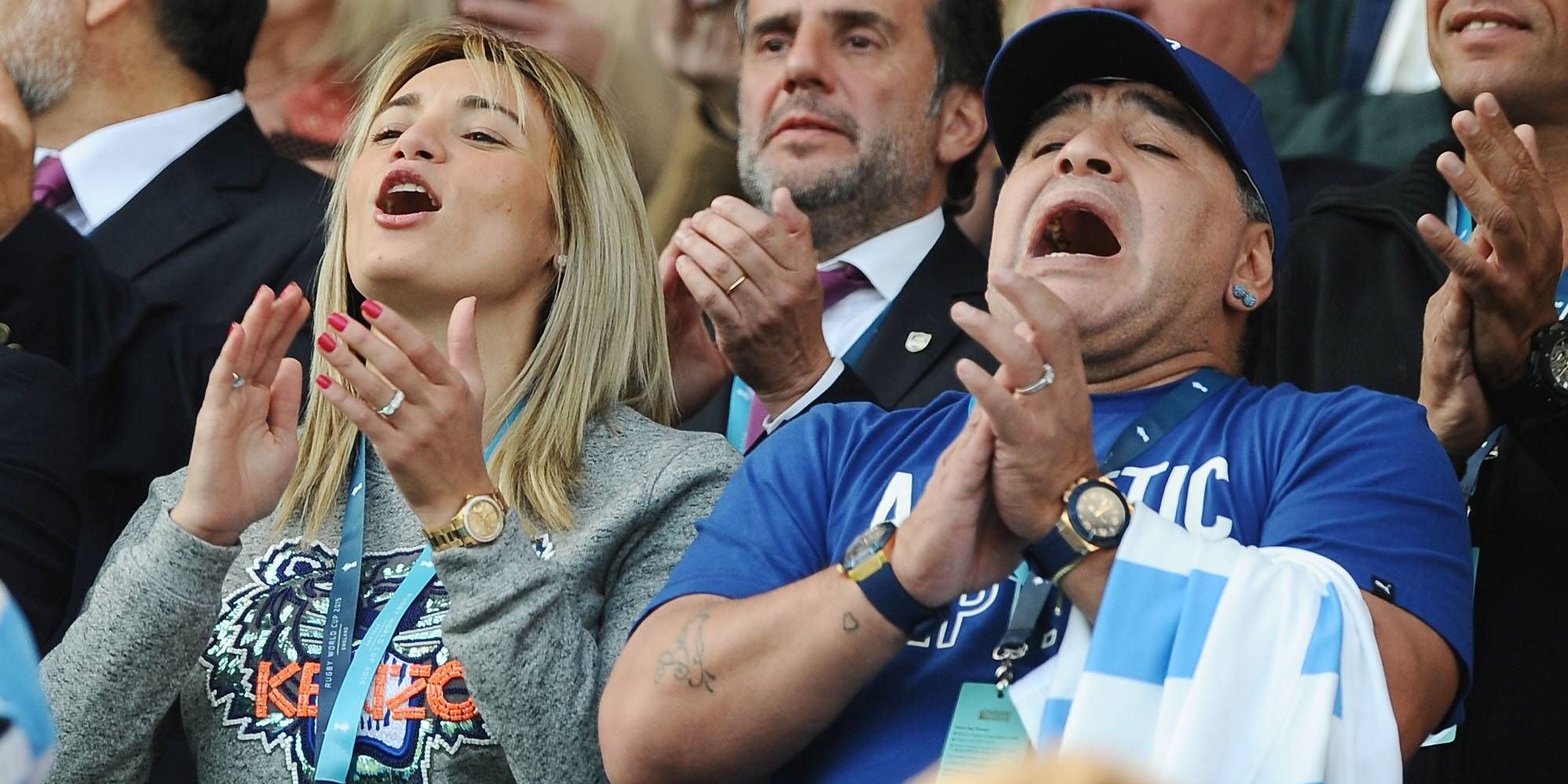 Maradona im Jahr 2015 neben Rocio Oliva